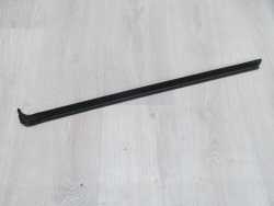 VOLVO S60 V70 LIFT 04- LISTWA USZCZELKA ZGARNIAJACA PRZYSZYBOWA DRZWI TYL PRAWA