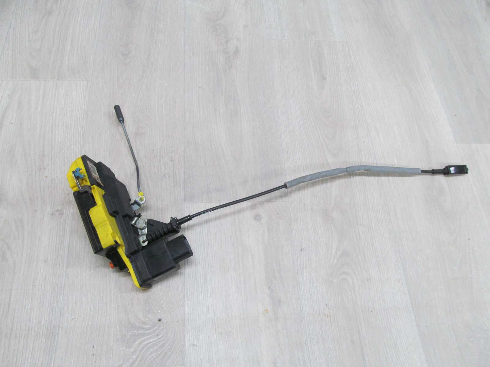 VOLVO S60 V70 XC70 LIFT 04- ZAMEK DRZWI PRAWY TYL 30699757