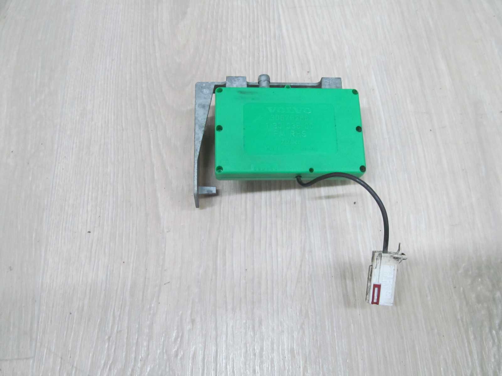 VOLVO S60 V70 XC LIFT 04- MODUL WZMACNIACZ ANTENY FM 30679286