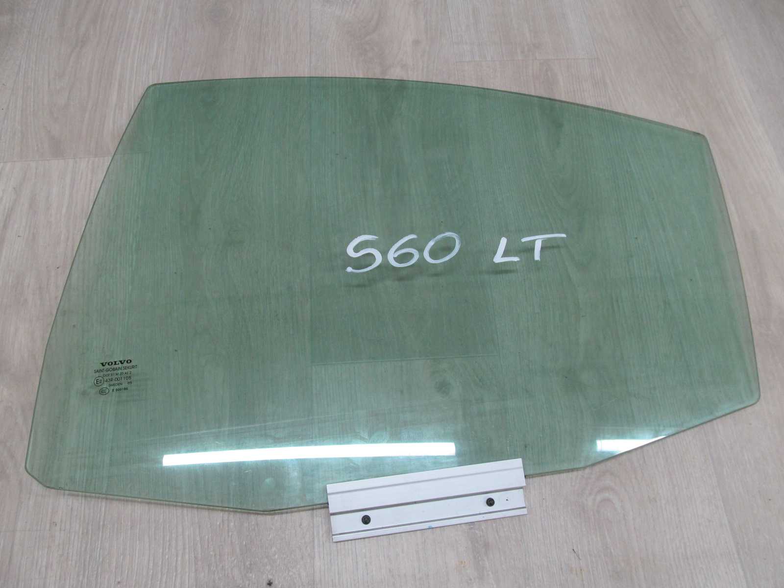 VOLVO S60 LIFT 04- SZYBA BOCZNA DRZWI TYL LEWA 05r