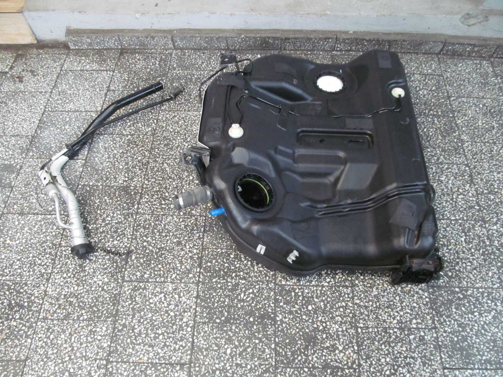 VOLVO S60 V70 2.4 D5 ZBIORNIK BAK PALIWA 8671616 WLEW