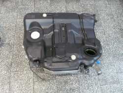 VOLVO S60 V70 2.4 D5 ZBIORNIK BAK PALIWA 8671616 WLEW