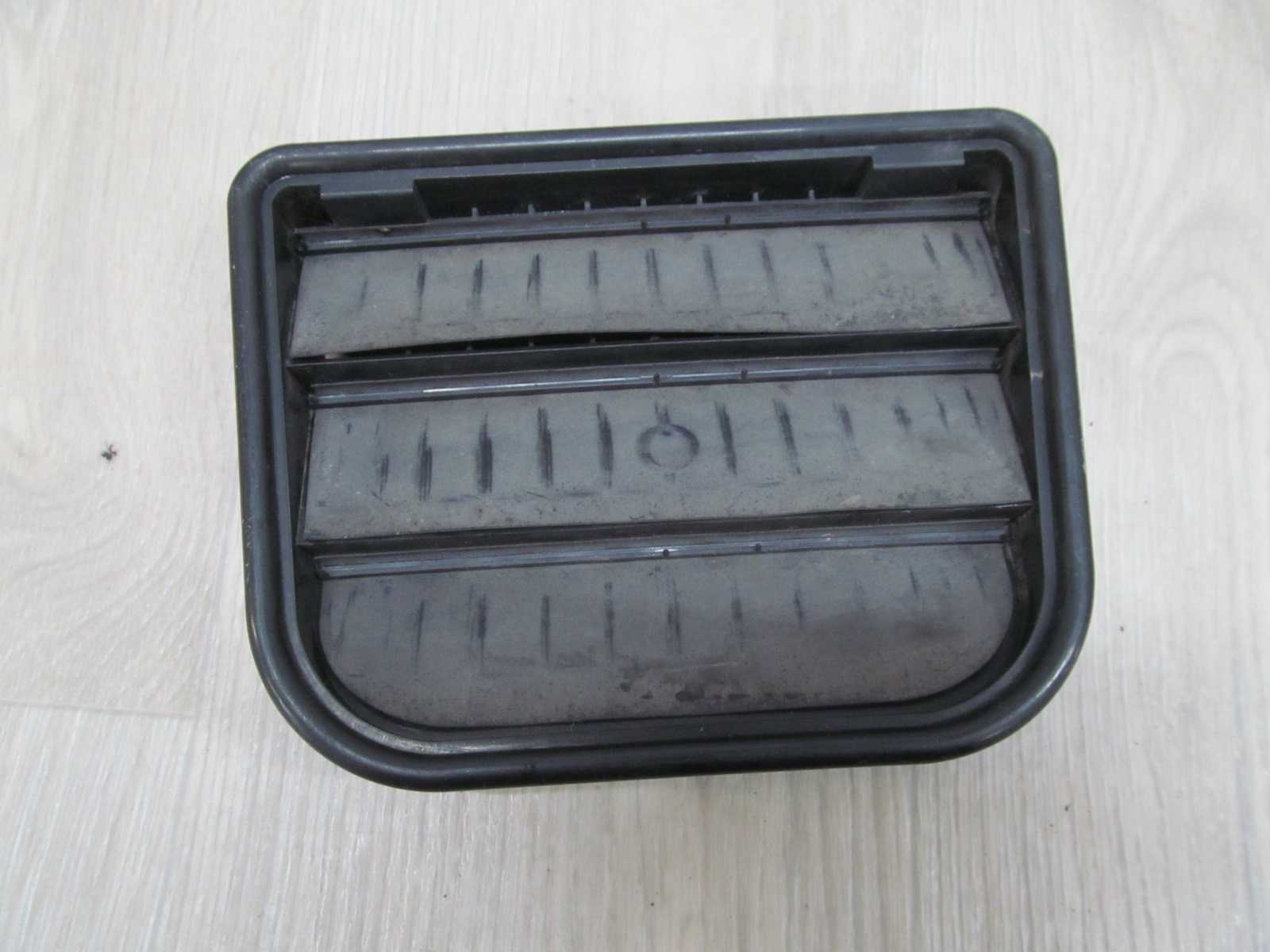 VOLVO S60 V70 00-10 KRATKA WENTYLACYJNA BAGAZNIKA TYL