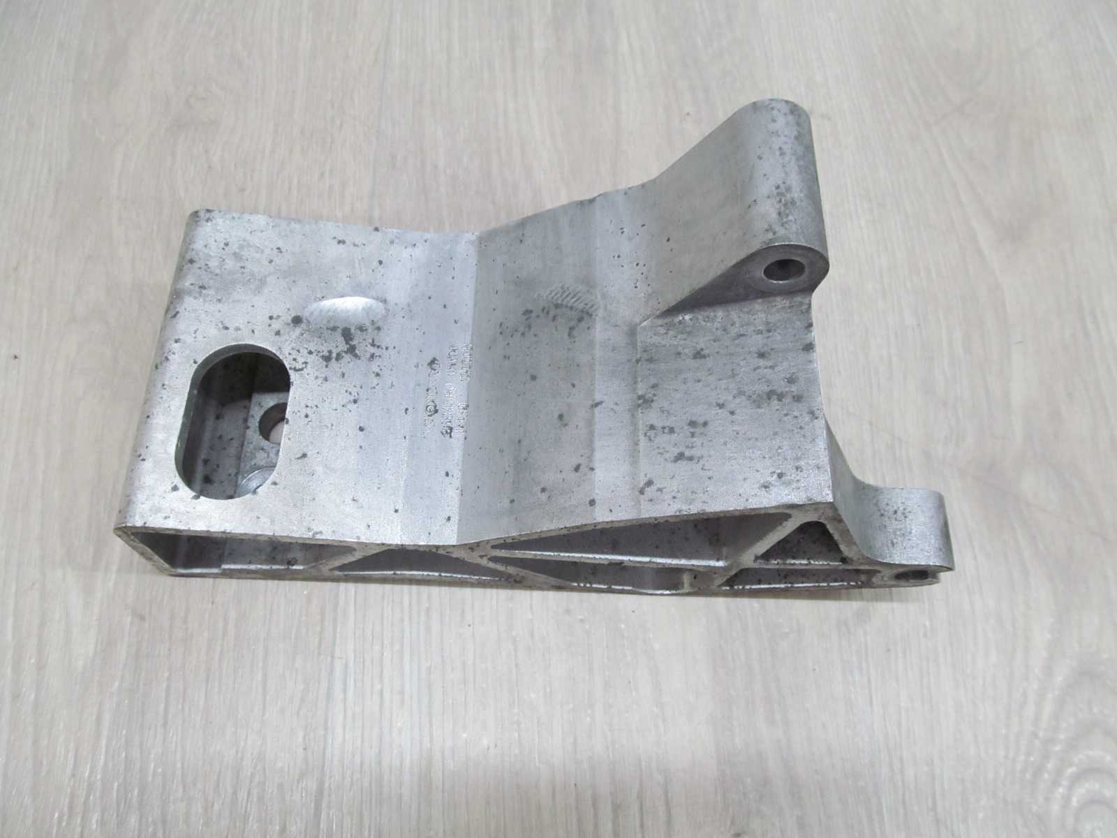 VOLVO S60 V70 XC 2.4 D5 LAPA WSPORNIK SILNIKA SKRZYNI 8684380