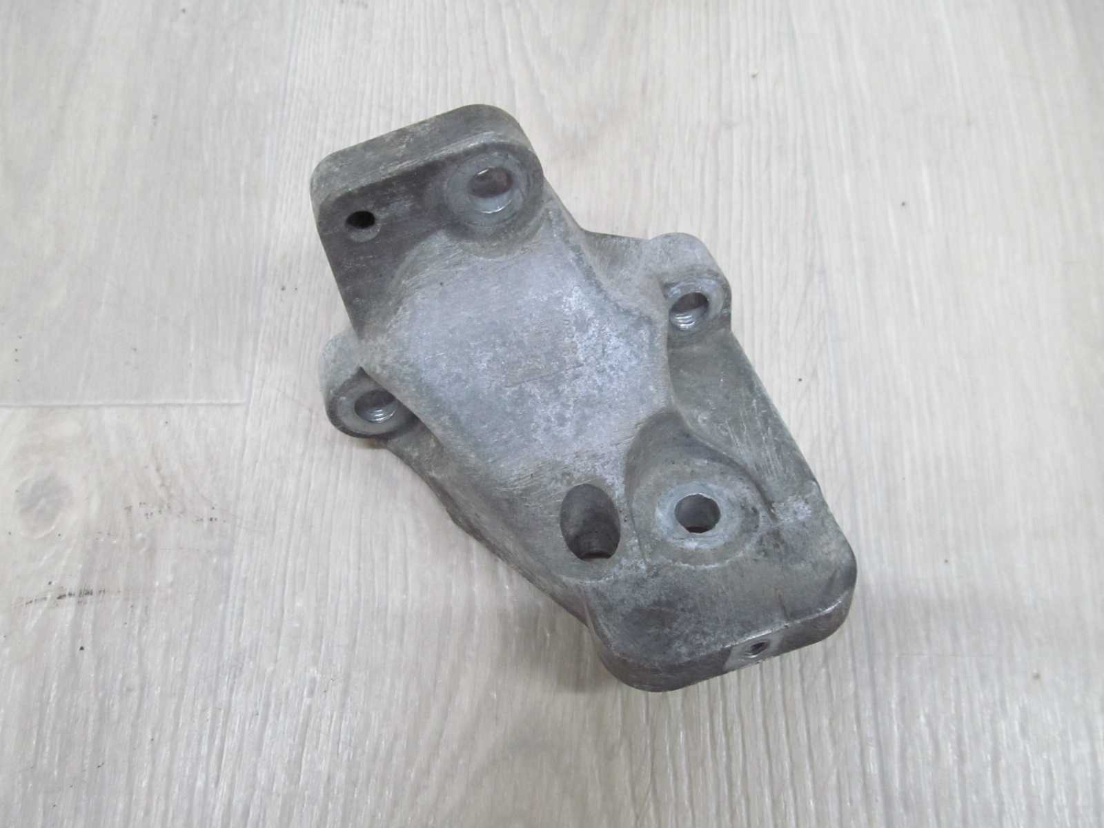 VOLVO S60 V70 S80 XC 2.4 D5 LAPA WSPORNIK SILNIKA 8634123