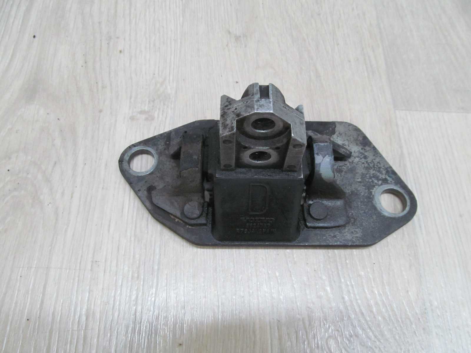 VOLVO S60 V70 S80 XC 2.4 D5 LAPA PODUSZKA SILNIKA 8624757