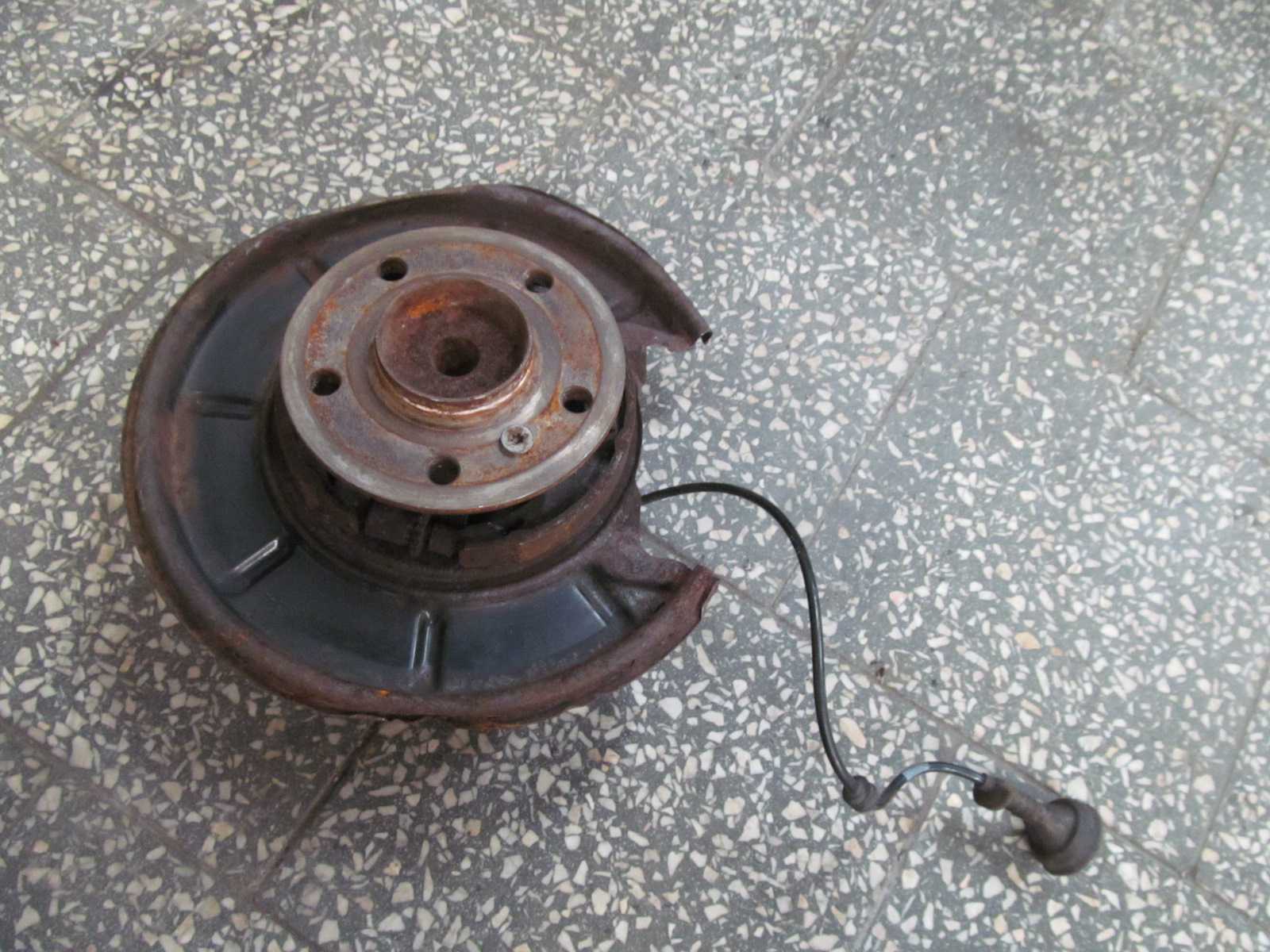 MERCEDES A W169 B W245 PIASTA ZWROTNICA TYL LEWY 1694230006 04-12