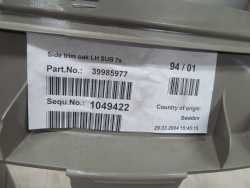 VOLVO XC90 BOCZEK TAPICERKA BAGAZNIKA TYL LEWY 39985977 BEZ 02-14