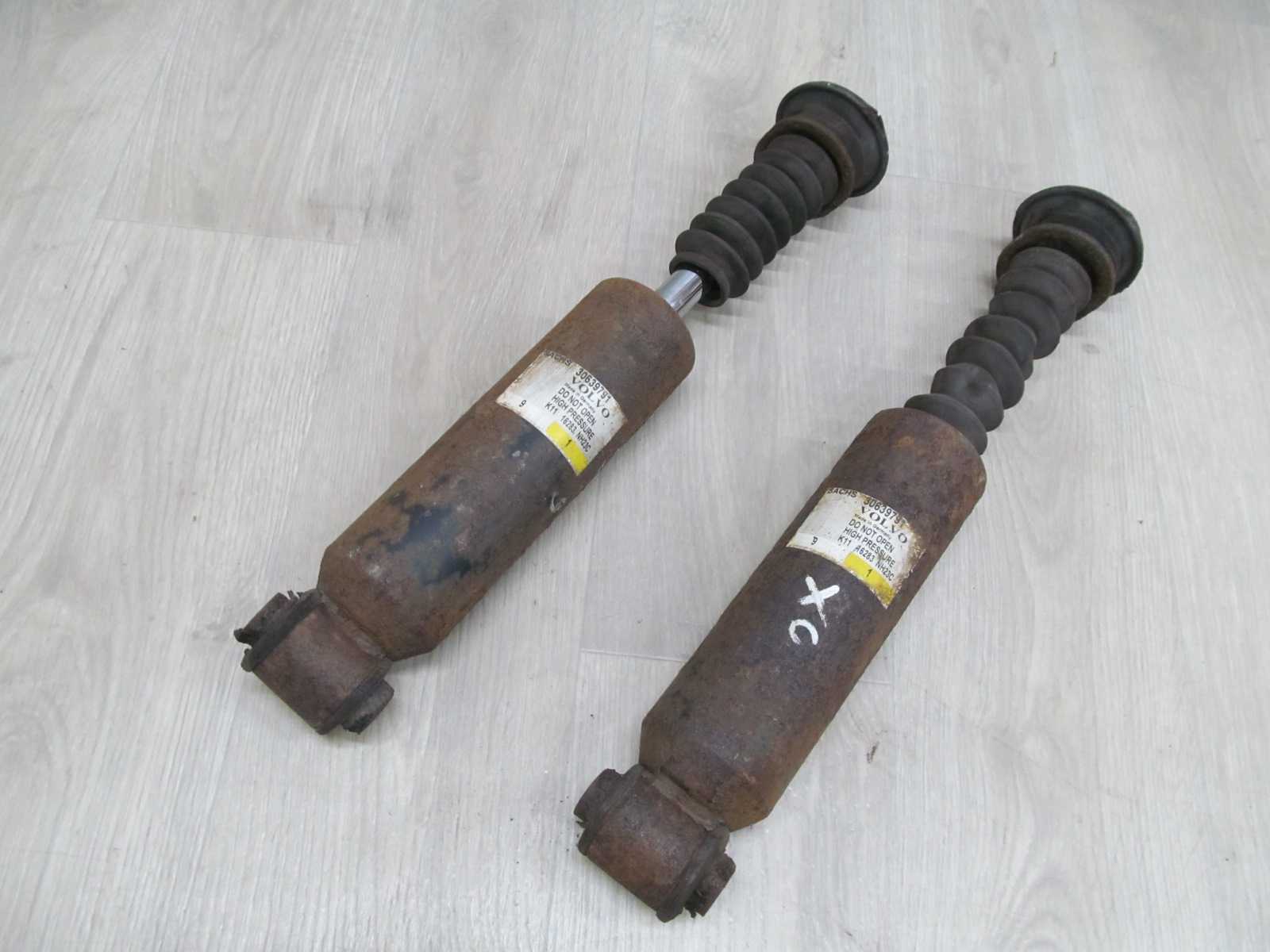 VOLVO XC90 2.9 T6 AMORTYZATOR TYL NIVOMAT NIVO 30639791 02-14
