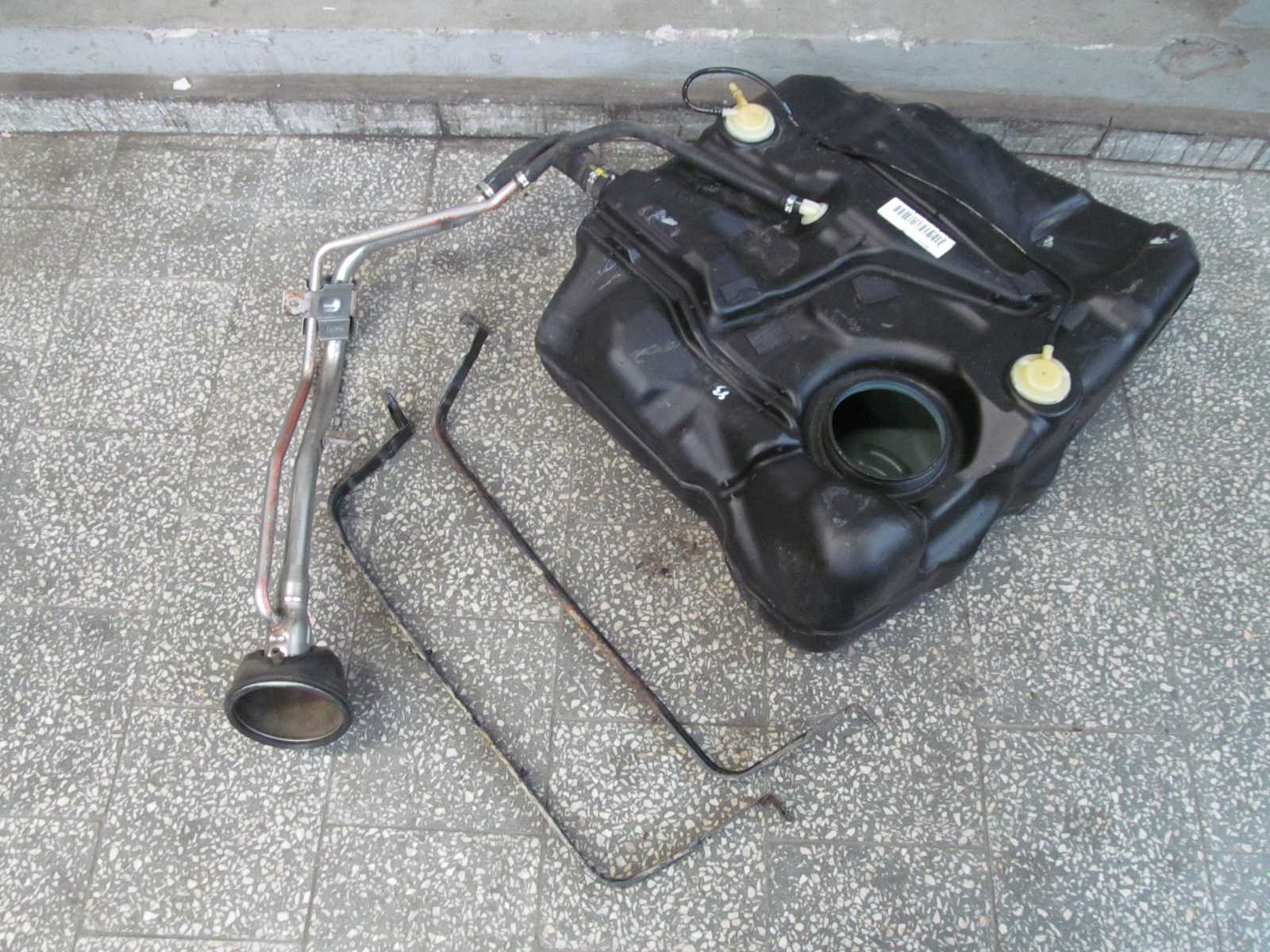 VOLVO V50 2.4 B 04-12 ZBIORNIK BAK WLEW PALIWA 4N51-9002-CB