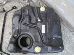 VOLVO V50 2.4i 04-12 ZBIORNIK BAK WLEW PALIWA 4N51-9002-CB
