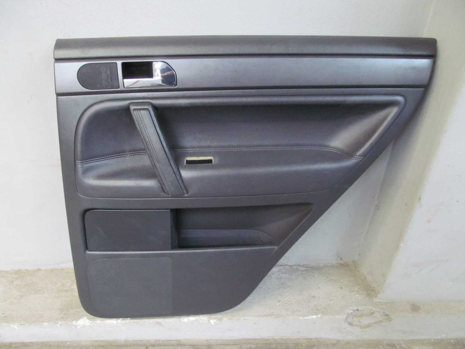 VW TOUAREG 7L TAPICERKA BOCZEK DRZWI TYL PRAWY 7L6867212