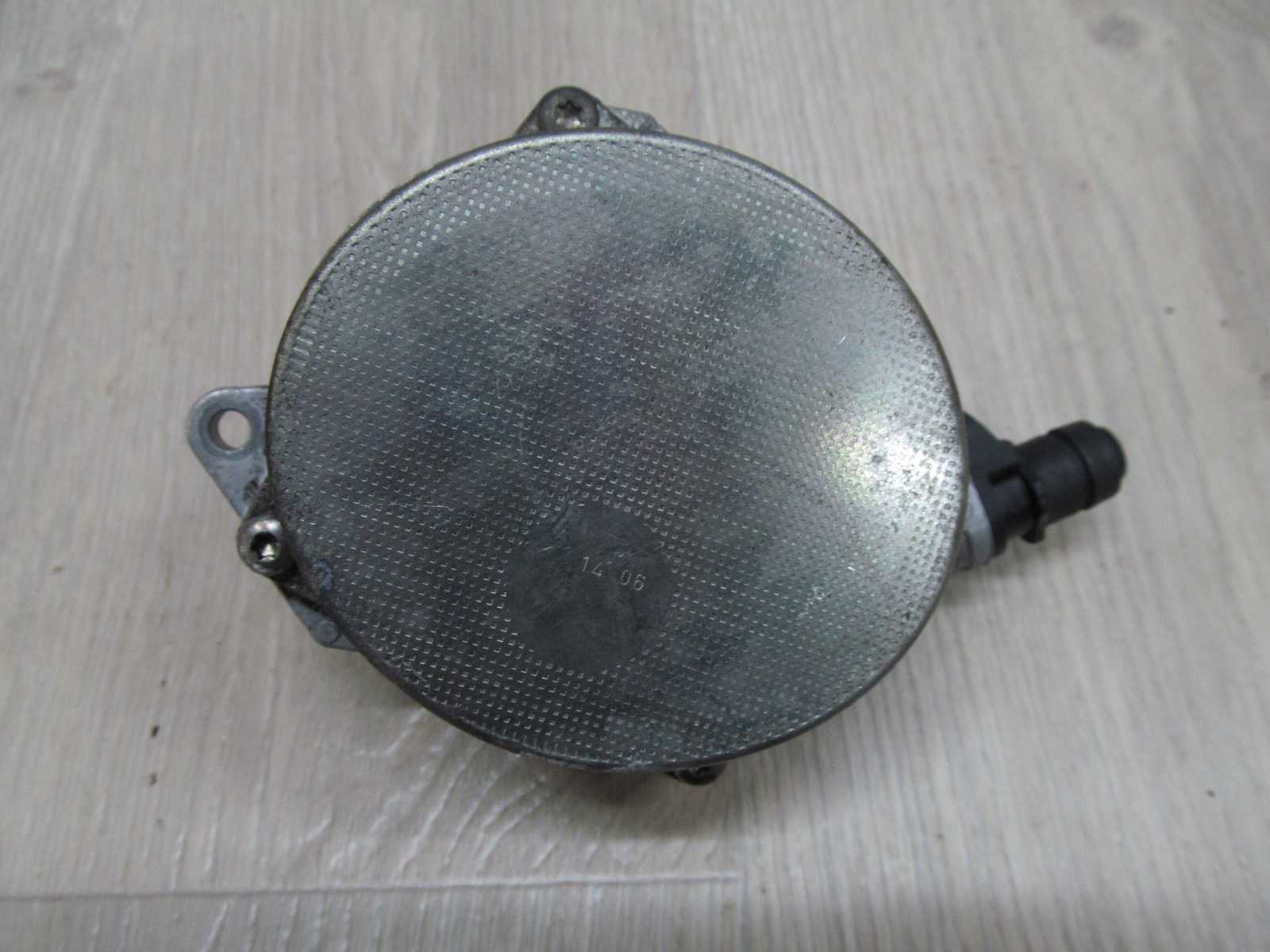 VW TOUAREG AUDI Q7 3.0 TDI POMPA PODCISNIENIA VACUM 057145100AC