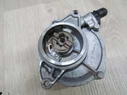 VW TOUAREG AUDI Q7 3.0 TDI POMPA PODCISNIENIA VACUM 057145100AC