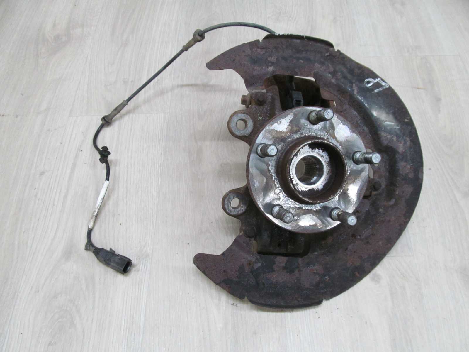 VOLVO S40 V50 2.4 B 04-13 PIASTA ZWROTNICA PRZOD LEWA 3M51-3K171-DB