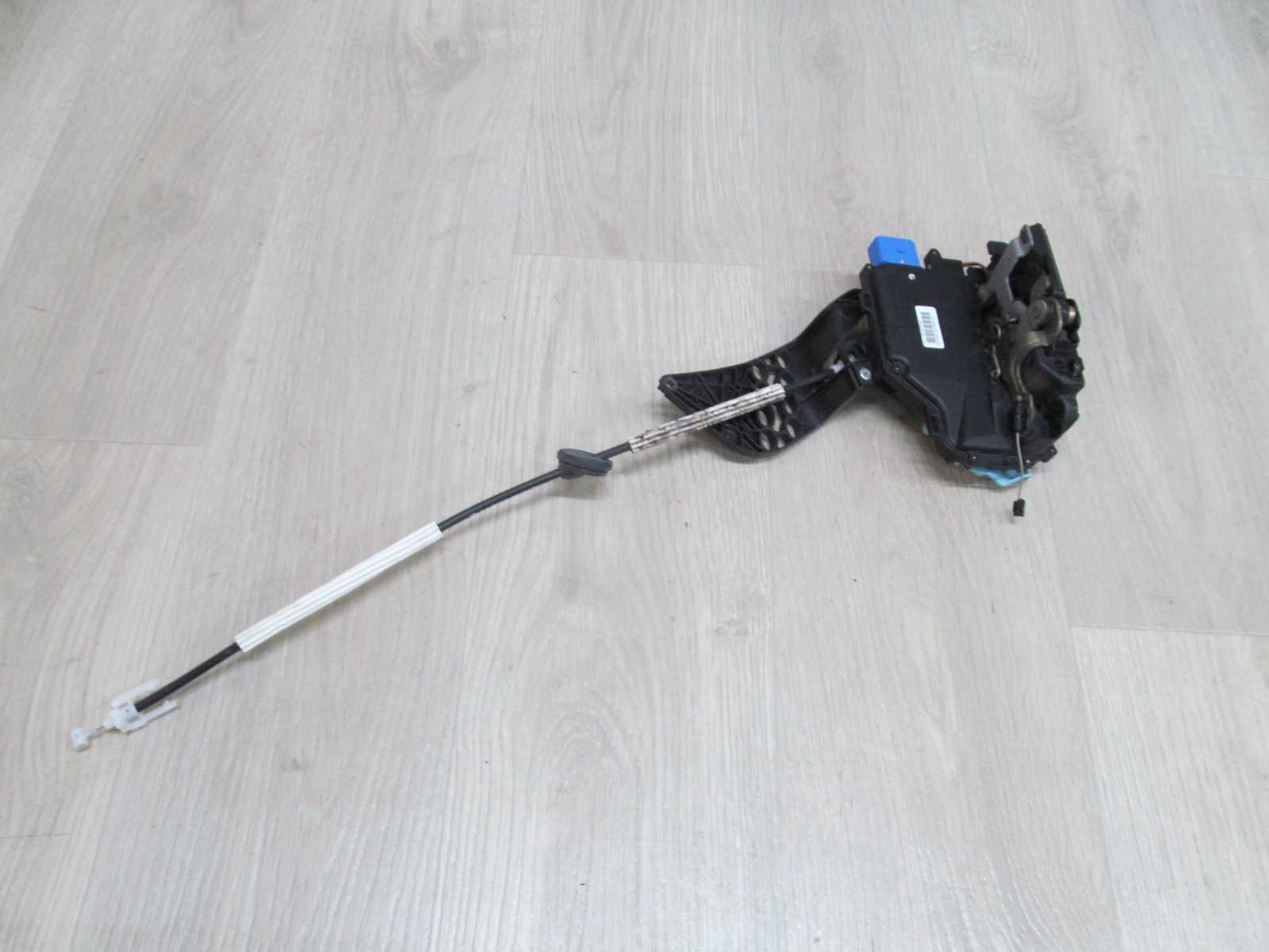 SEAT SKODA AUDI VW TOUAREG 7L 03-10  ZAMEK DRZWI PRZOD PRAWY 3D1837016
