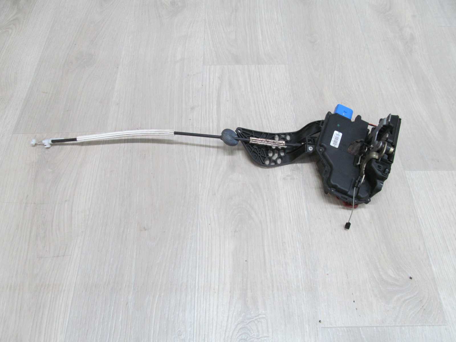 SEAT SKODA AUDI VW TOUAREG 7L 03-10  ZAMEK DRZWI TYL PRAWY 3D4839016