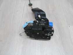VW TOUAREG 7L 03-10  ZAMEK DRZWI PRZOD LEWY 3D1837015