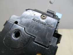 VW TOUAREG 7L 03-10  ZAMEK DRZWI PRZOD LEWY 3D1837015