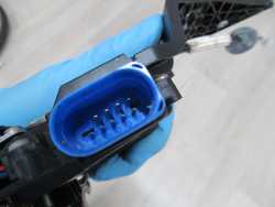 VW TOUAREG 7L 03-10  ZAMEK DRZWI TYL LEWY 3D4839015