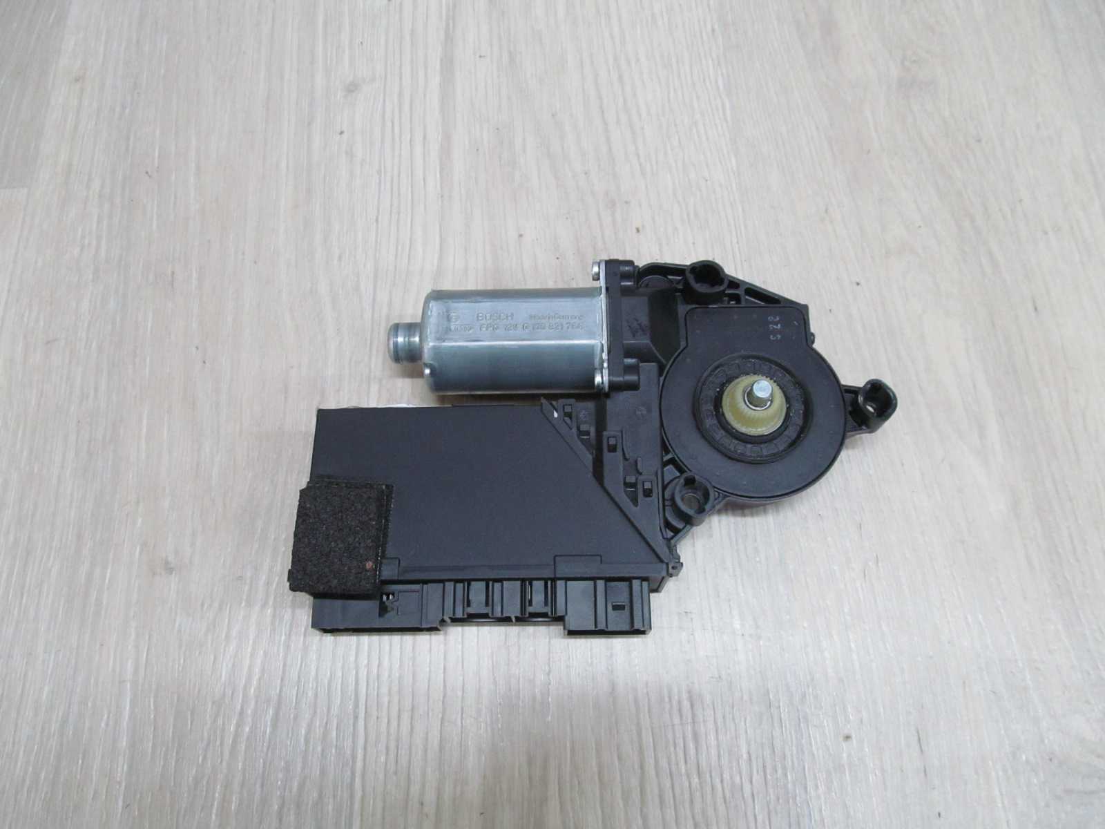 VW TOUAREG 7L 03-10 SILNICZEK SZYBY PRZOD LEWY 3D1959793E 7L0959701