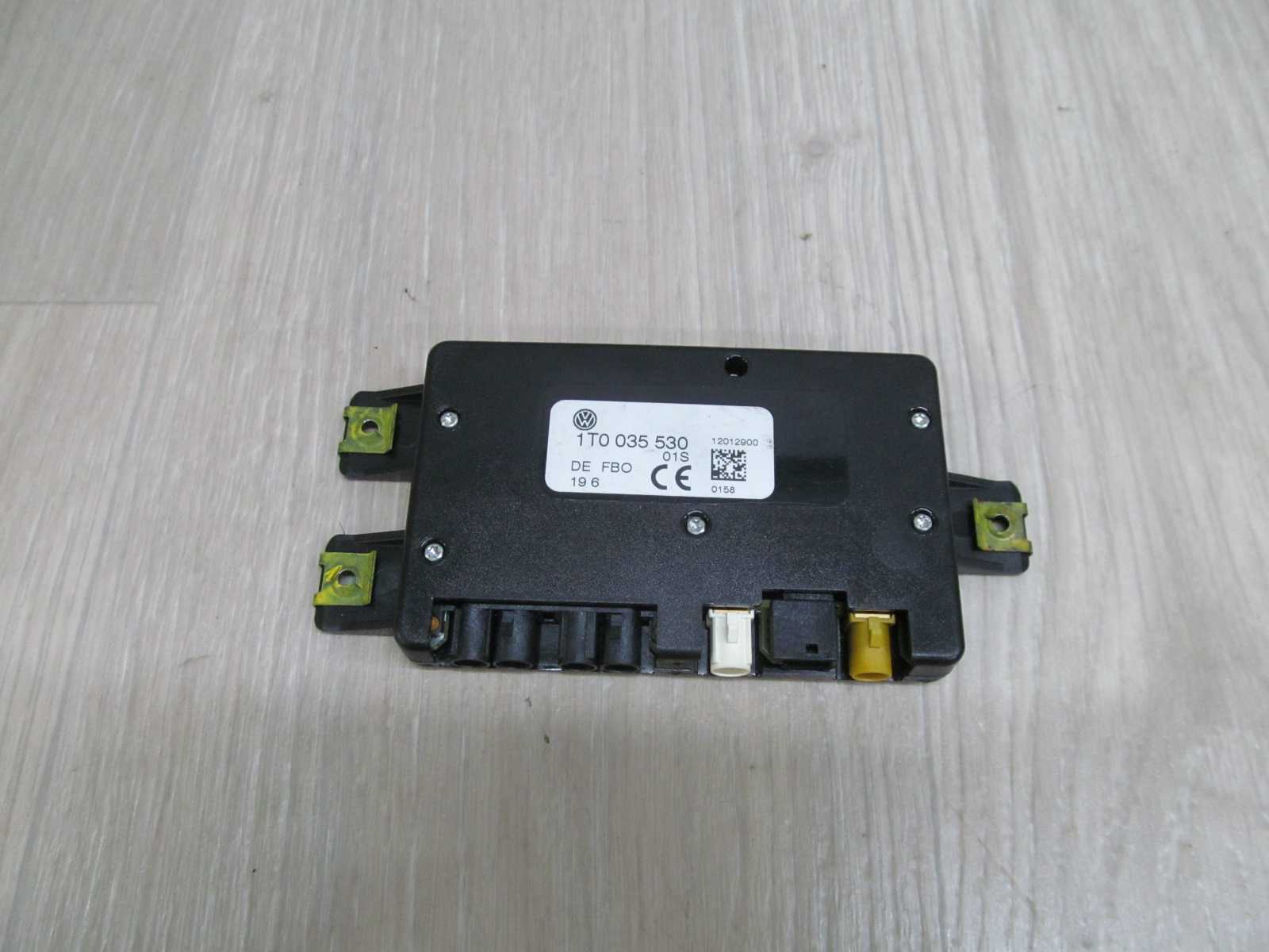 VW TOUAREG 7L 03-10 WZMACNIACZ ANTENOWY 1T0035530