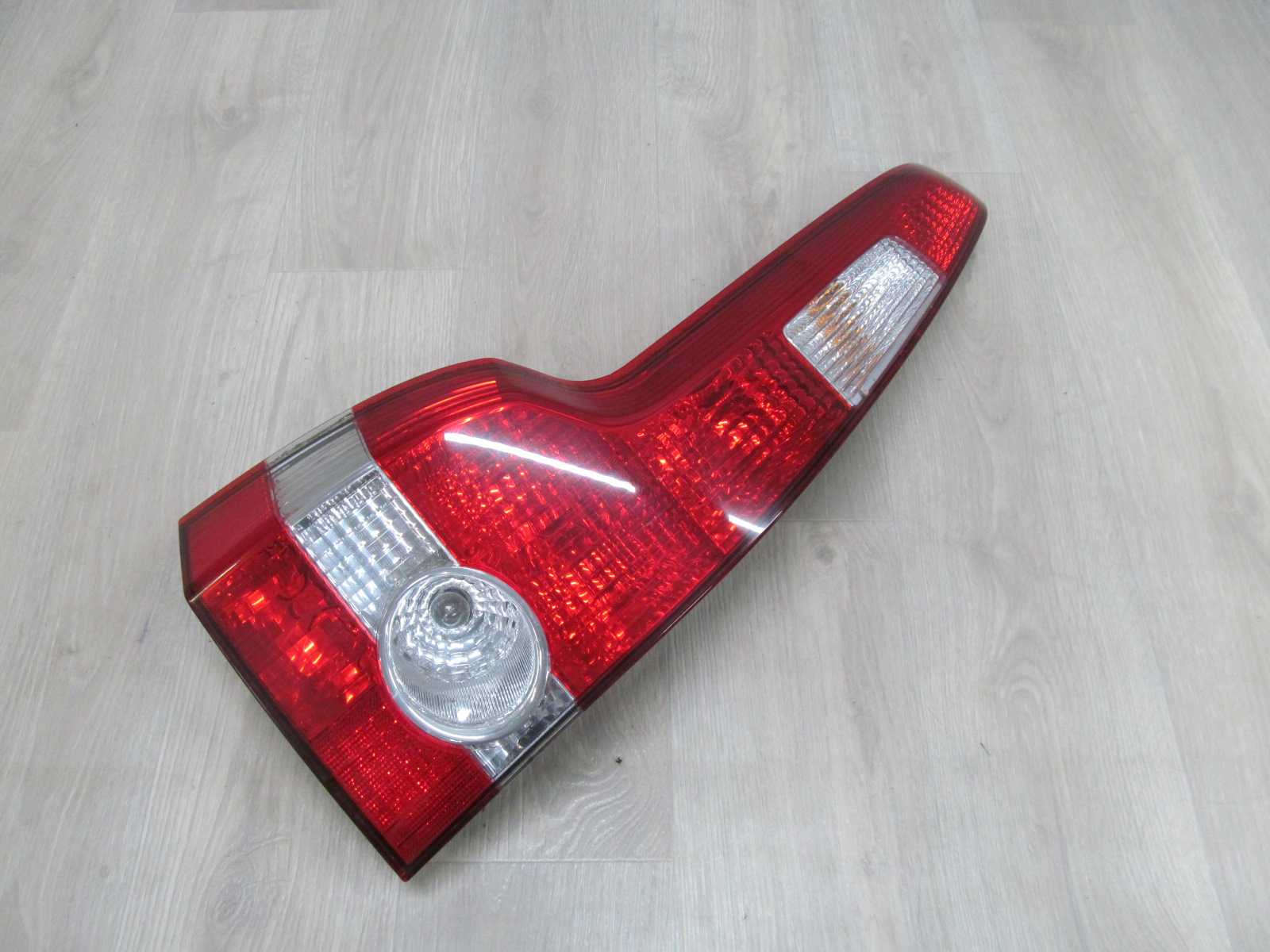 VOLVO V50 04-08 LAMPA TYL TYLNA LEWA 30678746