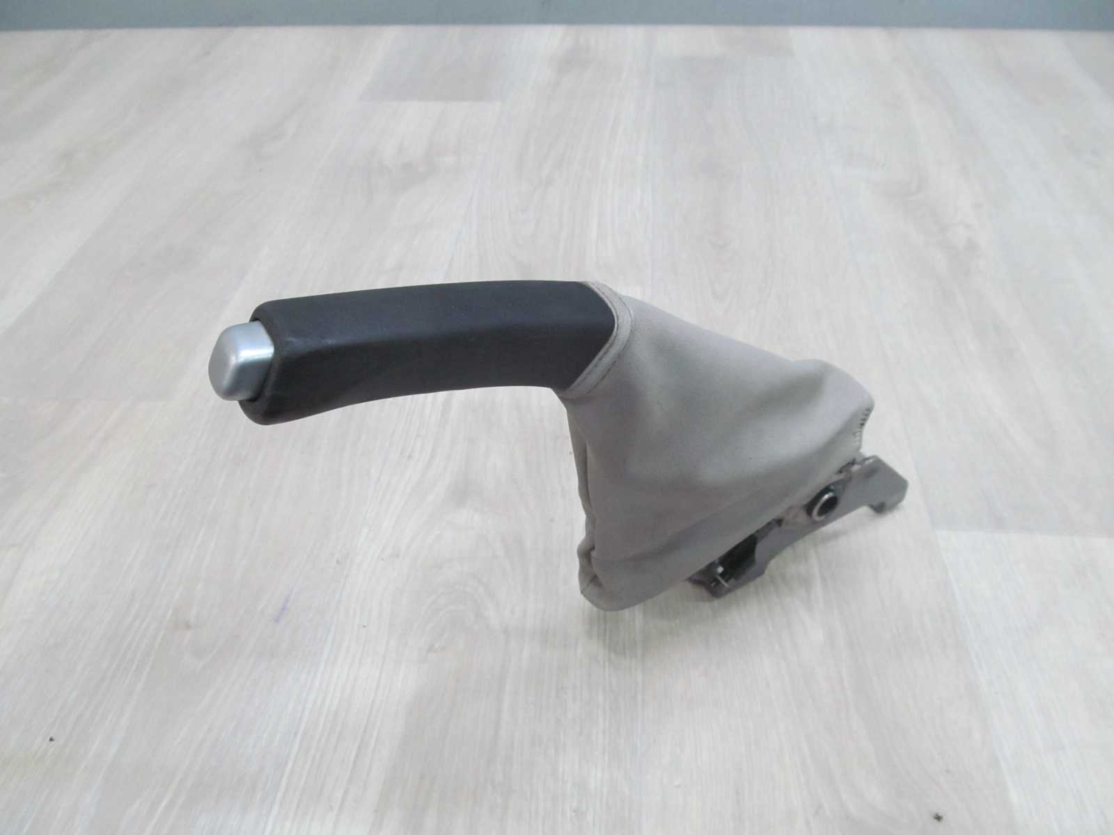 VOLVO S40 V50 04-12 DZWIGNIA HAMULEC RECZNY SKORA 4N51-2760-AL
