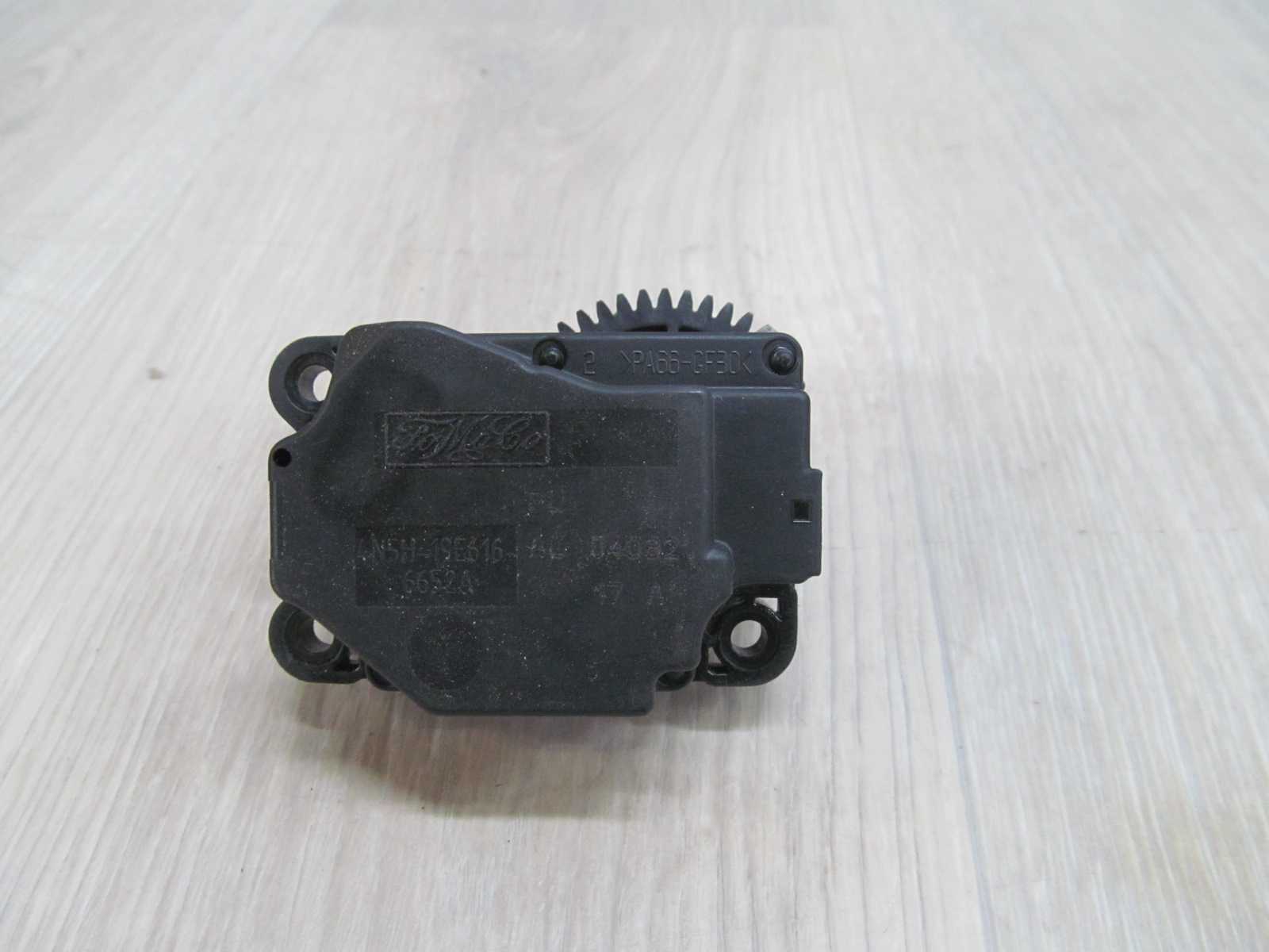 VOLVO C30 C70 S40 V50 SILNICZEK STEROWANIA NAGRZEWNICY 4N5H-19E616-AC