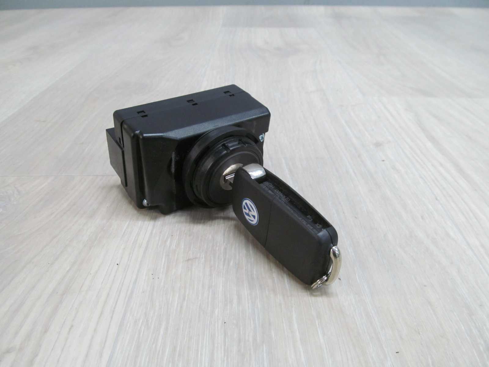 AUDI VW TOUAREG 7L 03-10 STACYJKA Z KLUCZYKIEM 3D0905865E