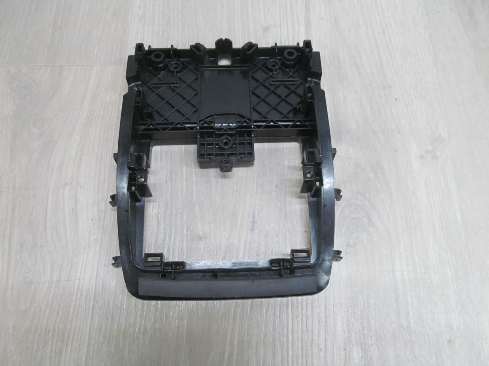 VOLVO S40 V50 UCHWYT MOCOWANIE OBUDOWA LAMPKI OSWIETLENIA KABINY 08650585