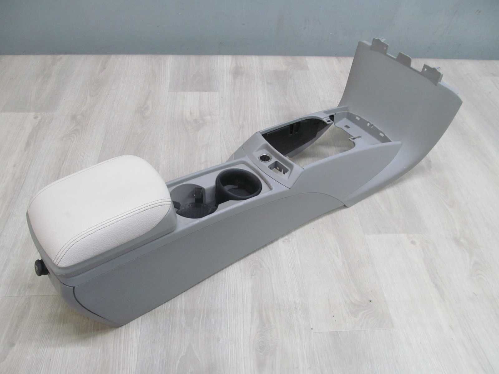 VOLVO S40 V50 TUNEL SRODKOWY PODLOKIETNIK 8687408 04-12