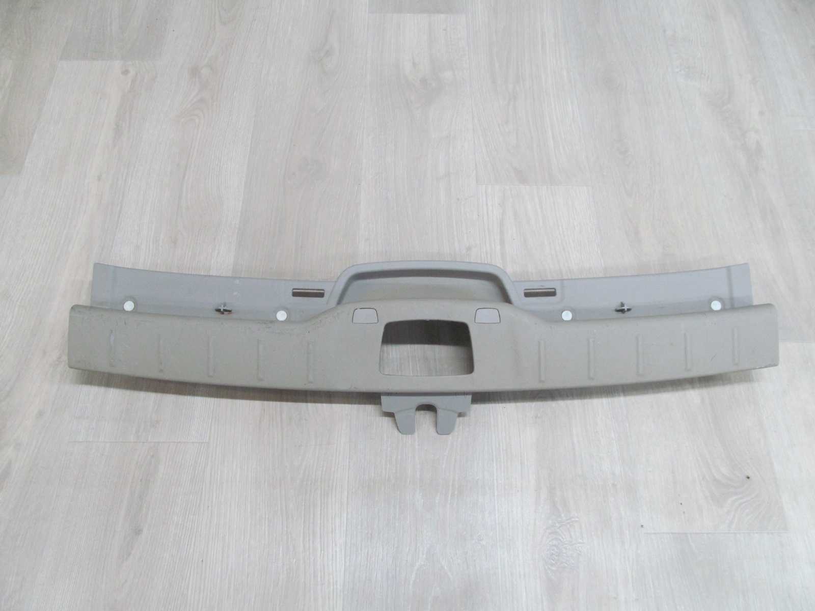 VOLVO V50 OSLONA PASA TYL PROGU BAGAZNIKA 09486875 04-12
