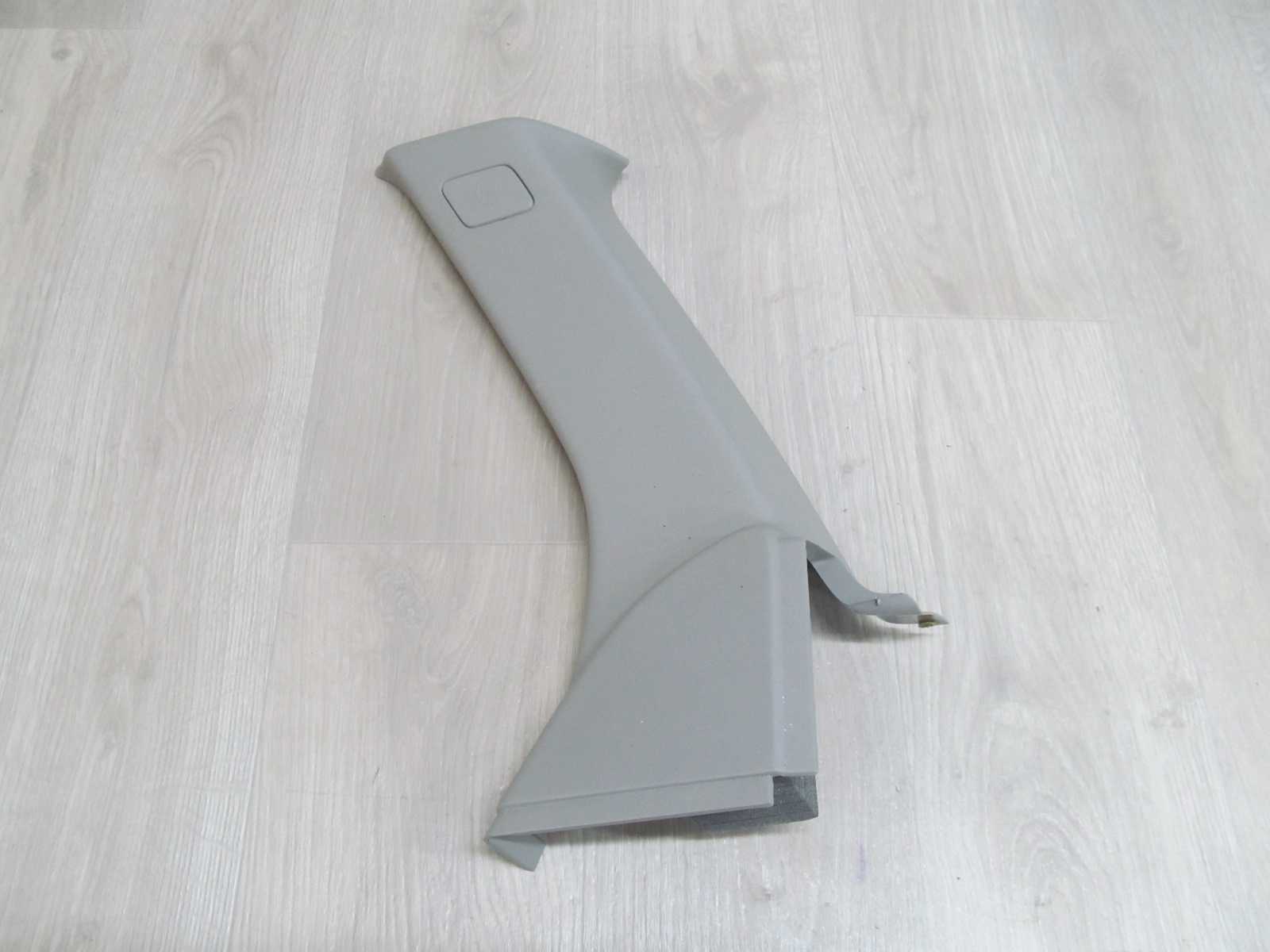 VOLVO V50 POSZYCIE OSLONA SLUPKA TYL PRAWA 8641780 04-12
