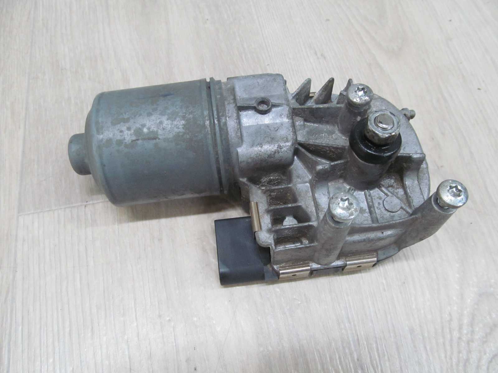 VOLVO C30 C70 S40 V50 C70 SILNIK SILNICZEK WYCIERACZKI 0390241925 30699345 UK