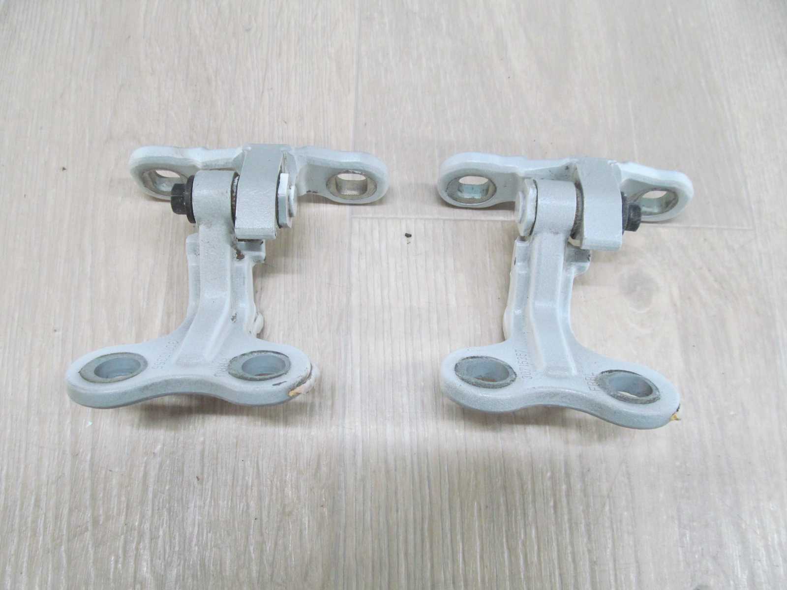 VOLVO S40 V50 04-12 ZAWIAS DRZWI PRZOD PRAWY 614-46