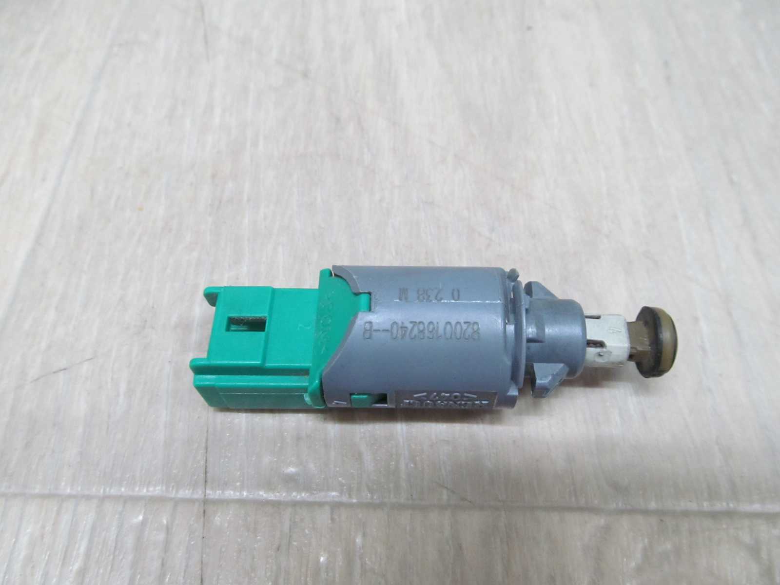 OPEL VIVARO TRAFIC 06-14 CZUJNIK PEDALU SPRZEGLA 8200168240
