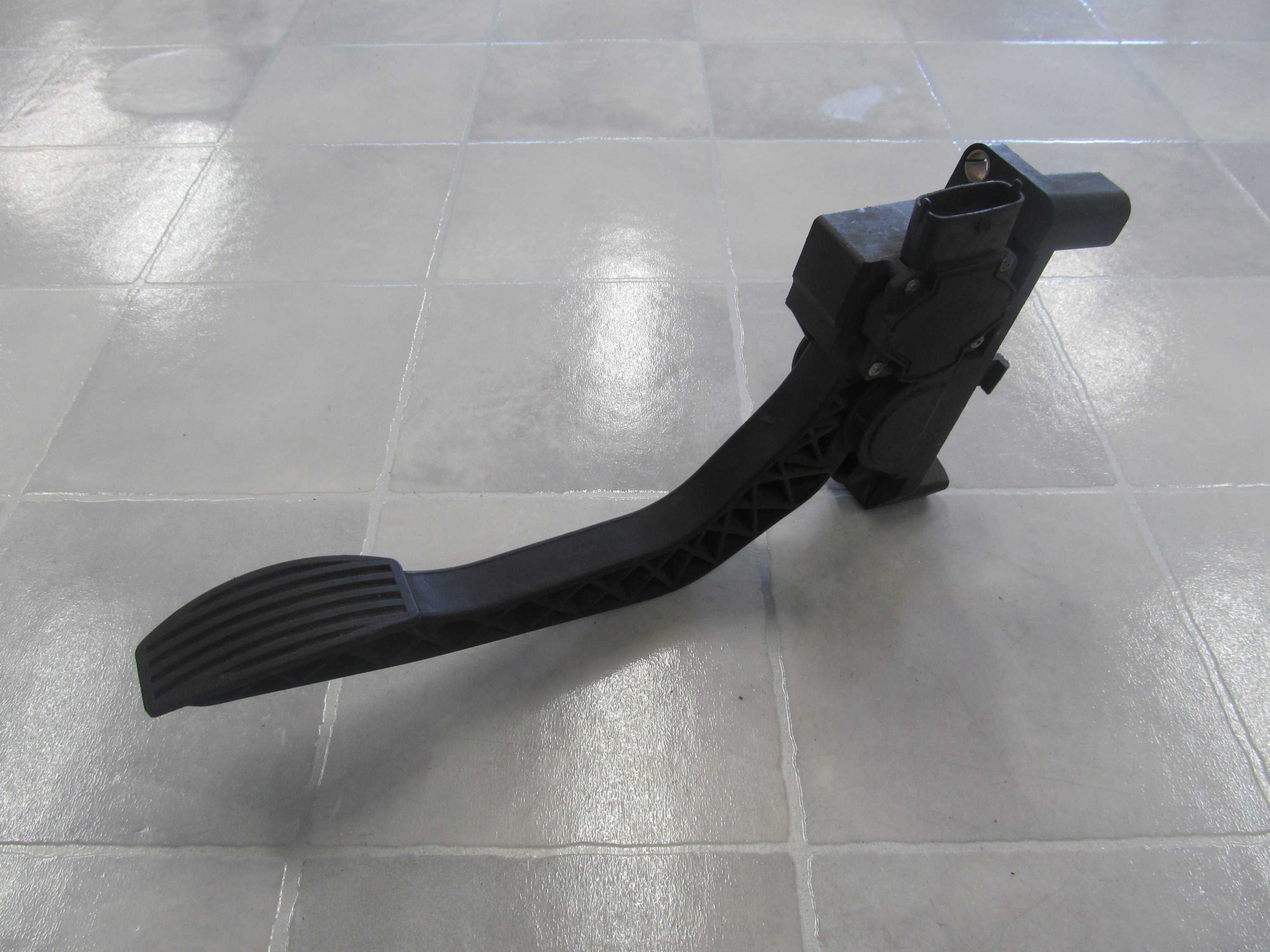 IVECO DAILY 00/11 POTENCJOMETR 0281002380