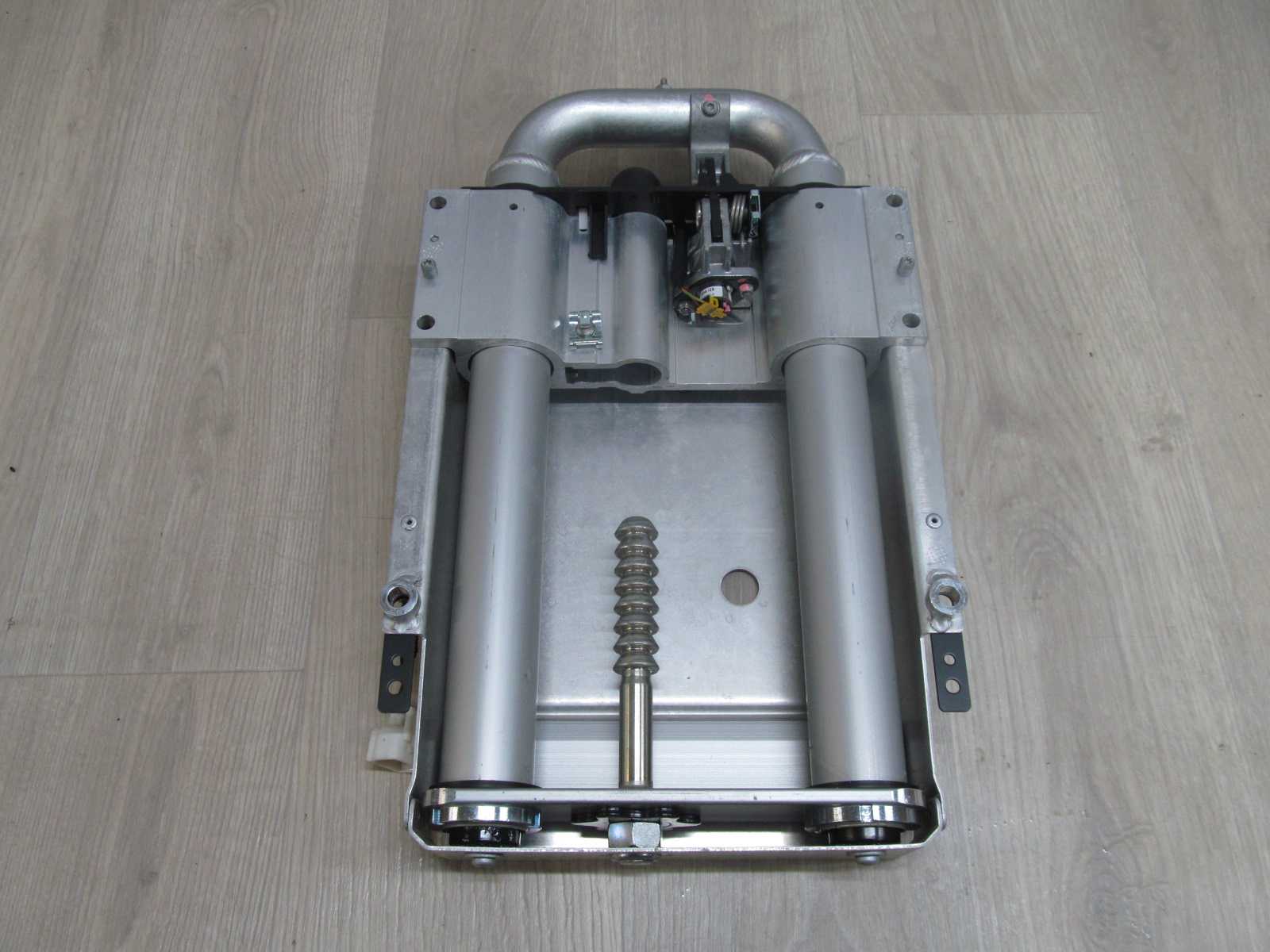VOLVO C70 06-13 ZAGLOWEK PIROTECHNICZY KAPOTAZOWY 6W83-518C42-AB