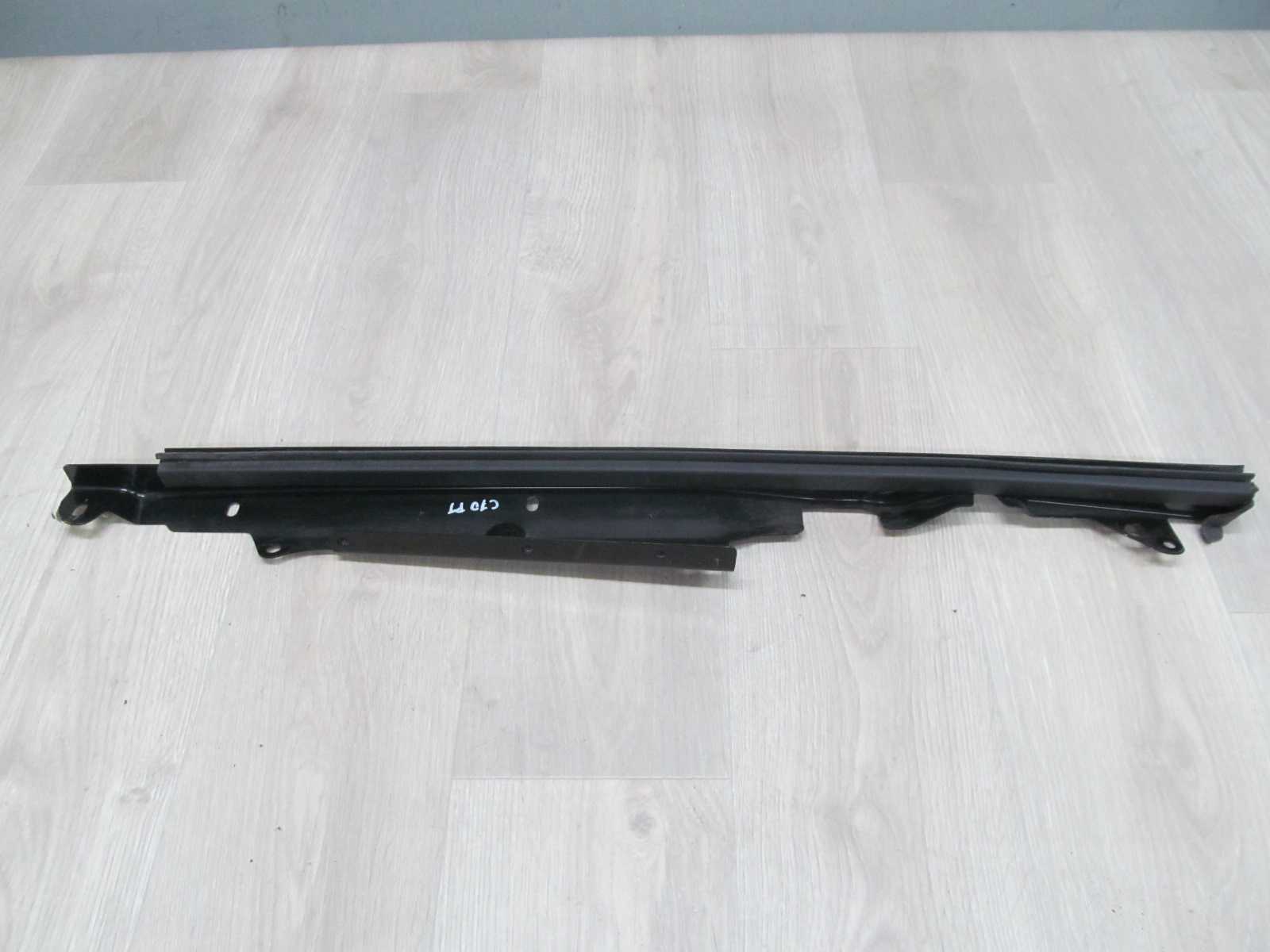 VOLVO C70 06-13 PROWADNICA USZCZELKA SZYBY PRAWY TYL