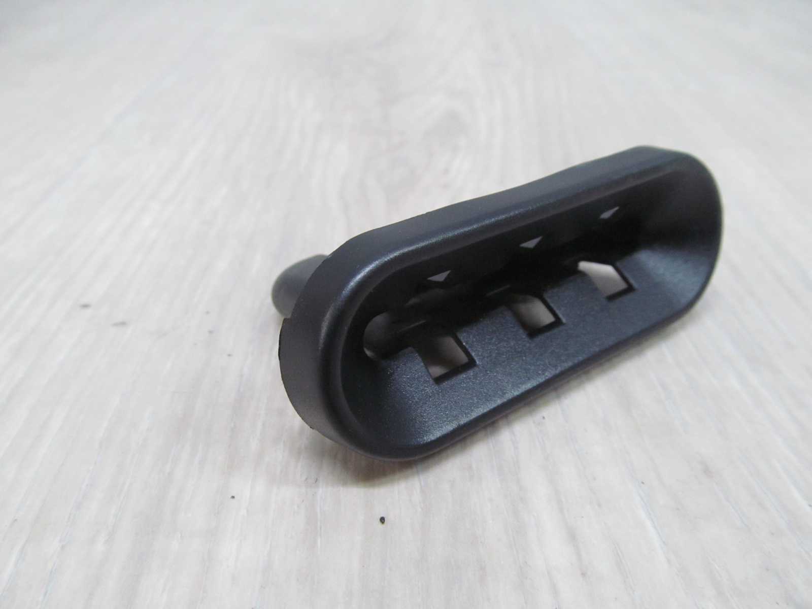 VOLVO C70 II 06-13 ZATRZASK UCHWYT ZAMEK KANAPY TYL