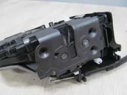 VOLVO C70 06-13 ZAMEK DRZWI PRAWY 30632849
