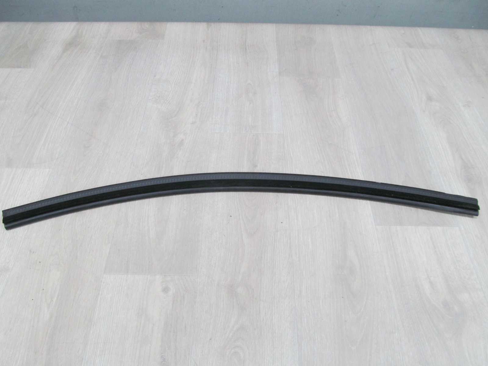 VOLVO C70 06-13 LISTWA USZCZELKA ZGARNIAJACA DRZWI PRZEDNICH 30787751