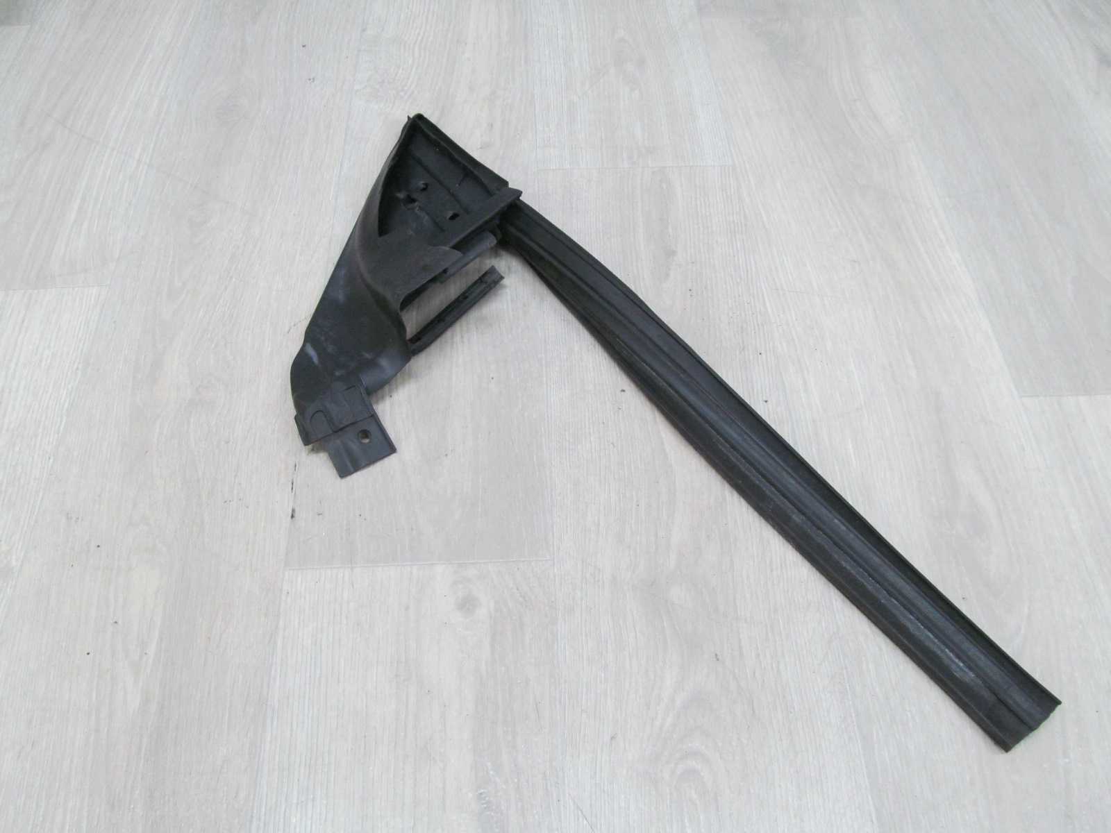 VOLVO C70 06-13 USZCZELKA LUSTERKA DRZWI PRAWYCH 30787724