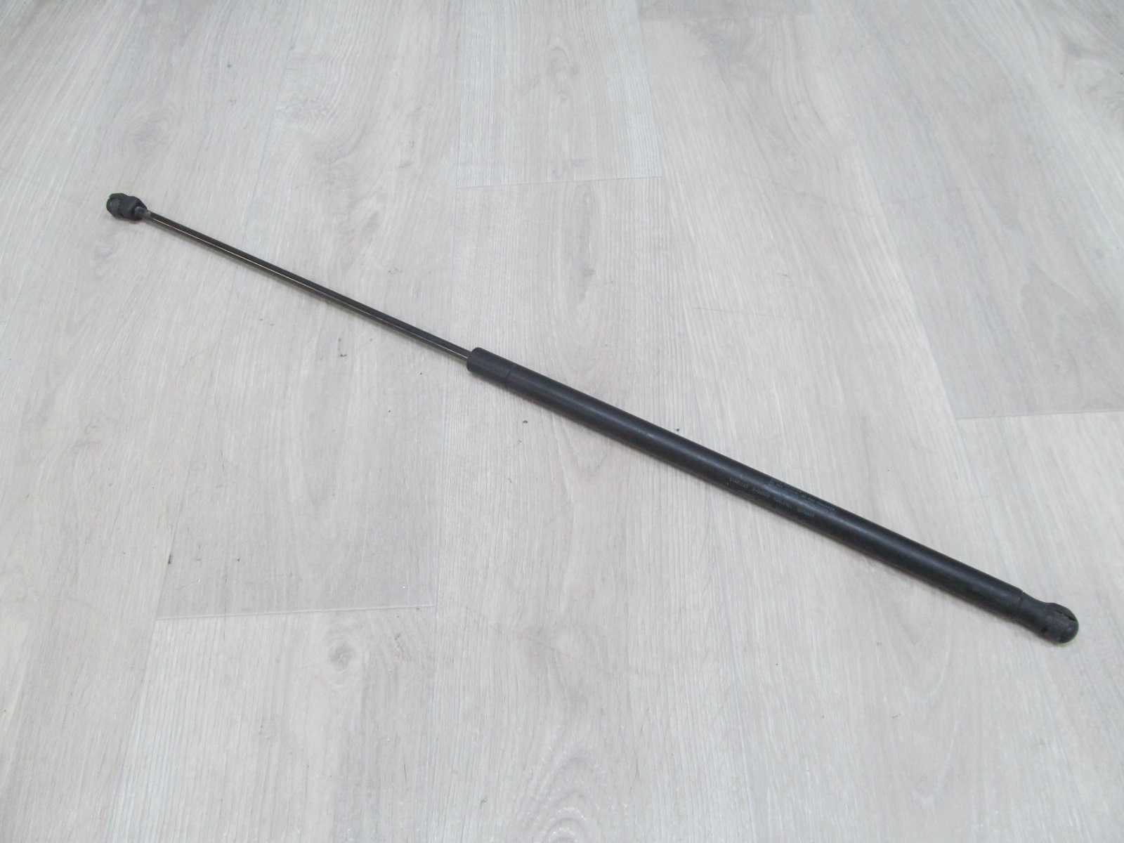 VOLVO C30 S40 V50 TELESKOP SILOWNIK MASKI 9483570
