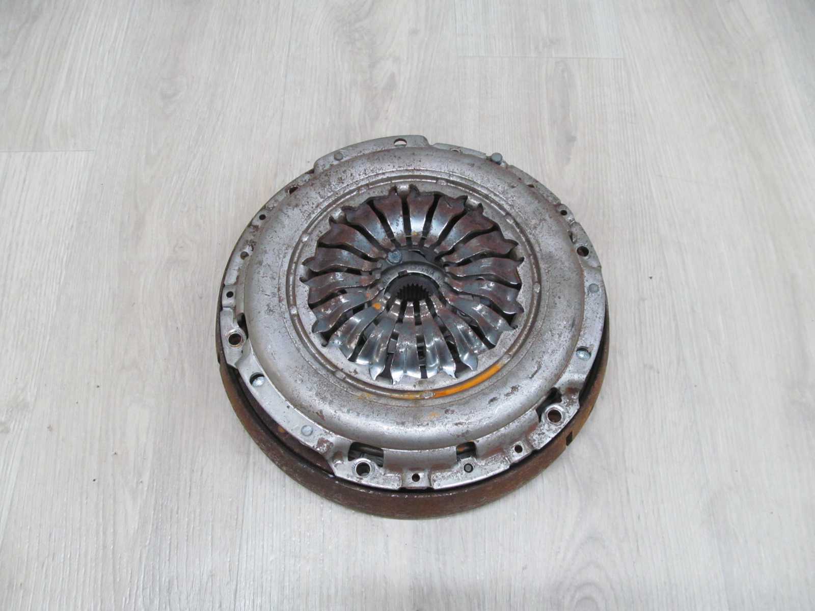 CITROEN PEUGEOT VOLVO 1.6 HDI SPRZEGLO KOLO DWUMASOWE 9647933380