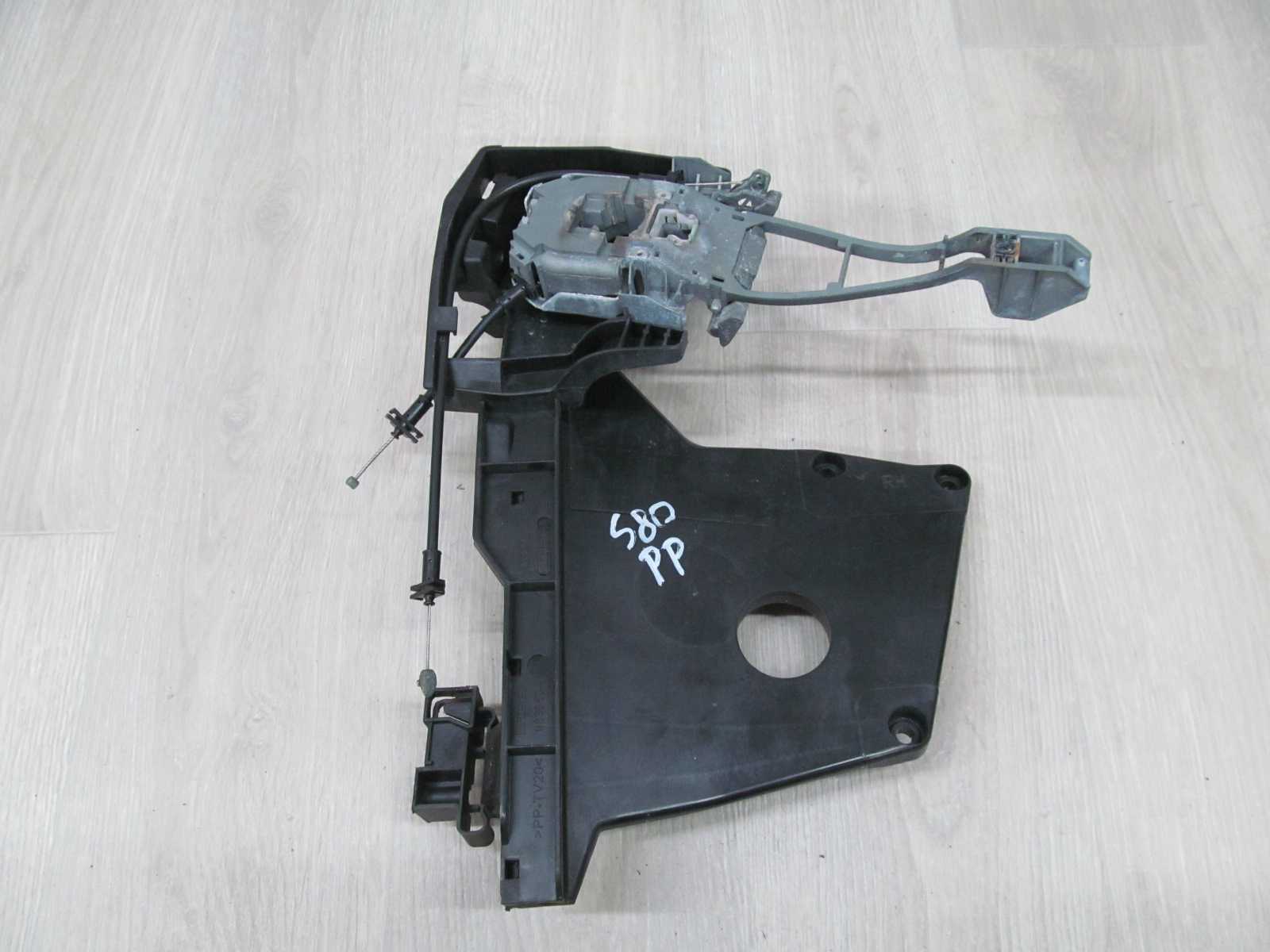 VOLVO S80 II V70 III 06-13 OSLONA MOCOWANIE ZAMKA PRZOD PRAWY 30661073