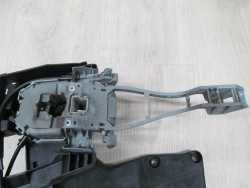 VOLVO S80 II V70 III 06-13 OSLONA MOCOWANIE ZAMKA PRZOD PRAWY 30661073