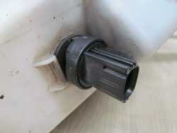 VOLVO S80 II V70 III 06-13 ZBIORNICZEK SPRYSKIWACZY POMPKA 30784233 30784234