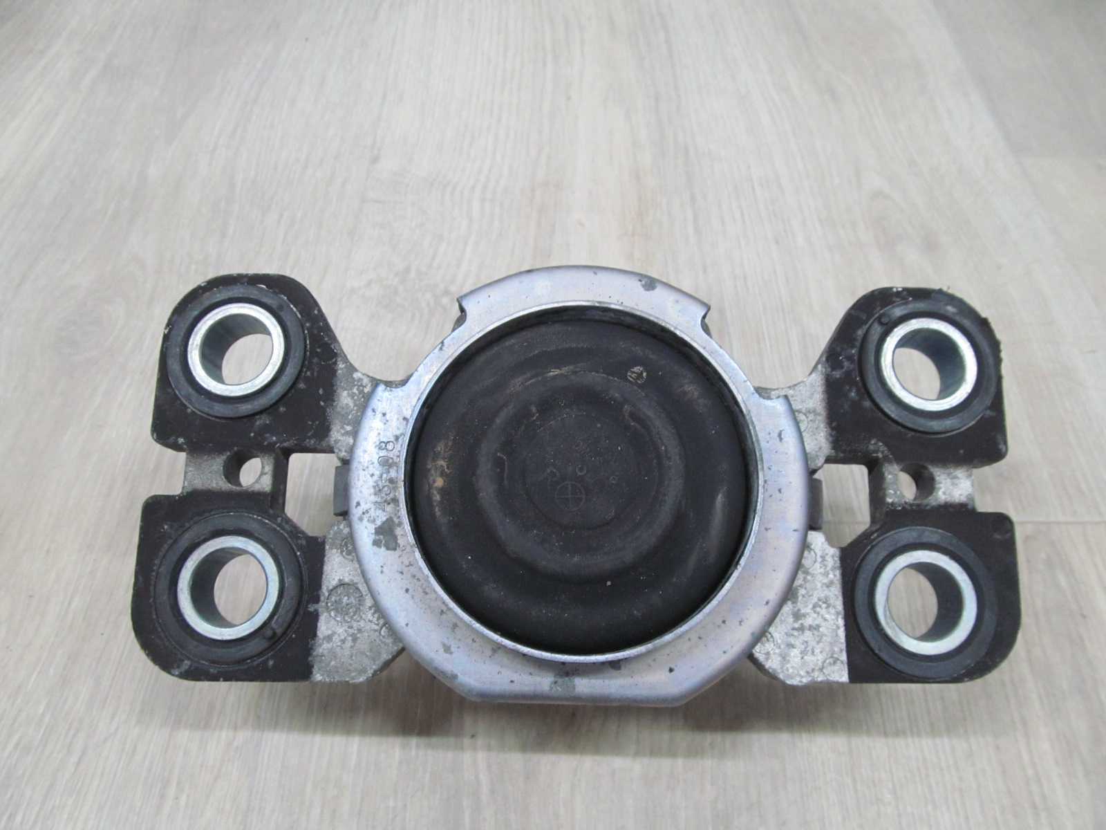 VOLVO S80 II V70 III 06-13 2.4 D5 LAPA PODUSZKA SILNIKA 8G9N-7M121-AA-00